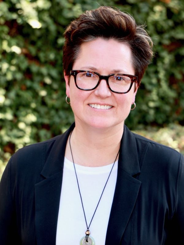Amanda West Headshot